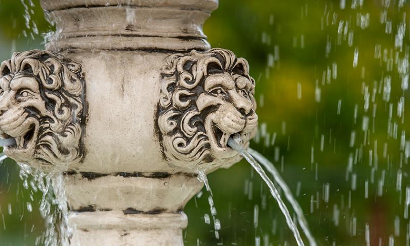 Secrete ale Întreținerii Fantanilor Arteziene: Cum să Păstrați Strălucirea și Eficiența